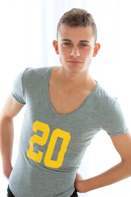 Hungarian twink Riff Dornan posing naked and showing tight ass