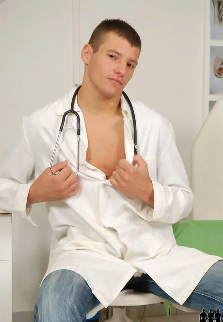 Hungarian well-built James Jones undressing and showing his butt