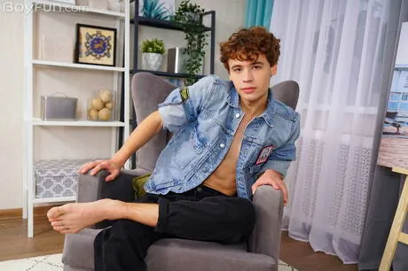 Hot twink Leo Animo teasing his cock