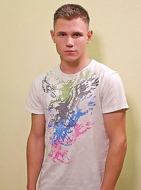 Hot twink Nick Gunner undressing and showing nice butt