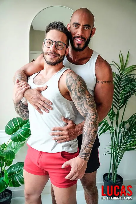Brazilian stud John Brachalli and latin bear Louis Ricaute sucking and screwing