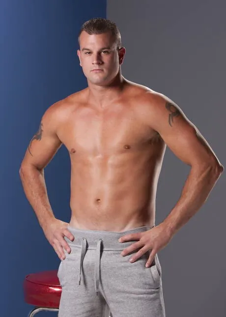 American beefcake Brandon Lewis posing nude and showing tight butt