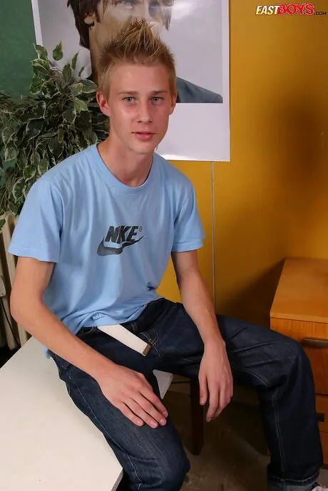 Young Anders shows a beautiful body
