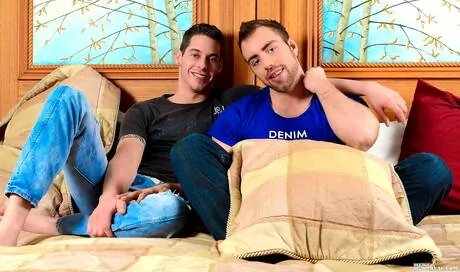 HotAF Husky guy Ben Rose and beefy Alec Leduc make a love in shower