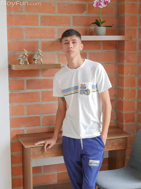 Pretty boy Ander Marin posing naked and showing his ass