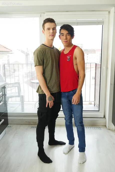 Pretty boy Kaleb Cross and beautiful boy Roman Capellini fuck ass after blowjob