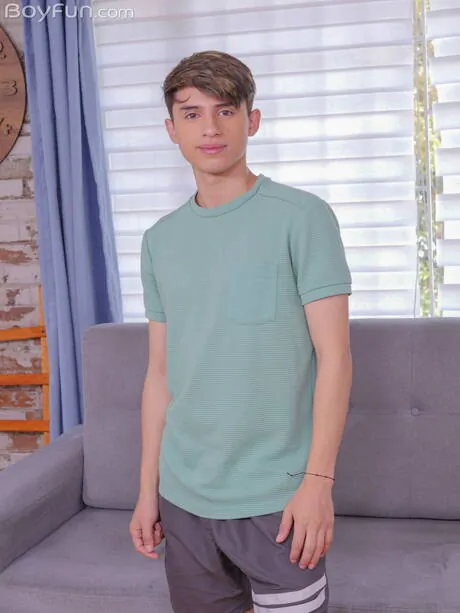 Pretty boy Justin Host posing nude and showing nice butt